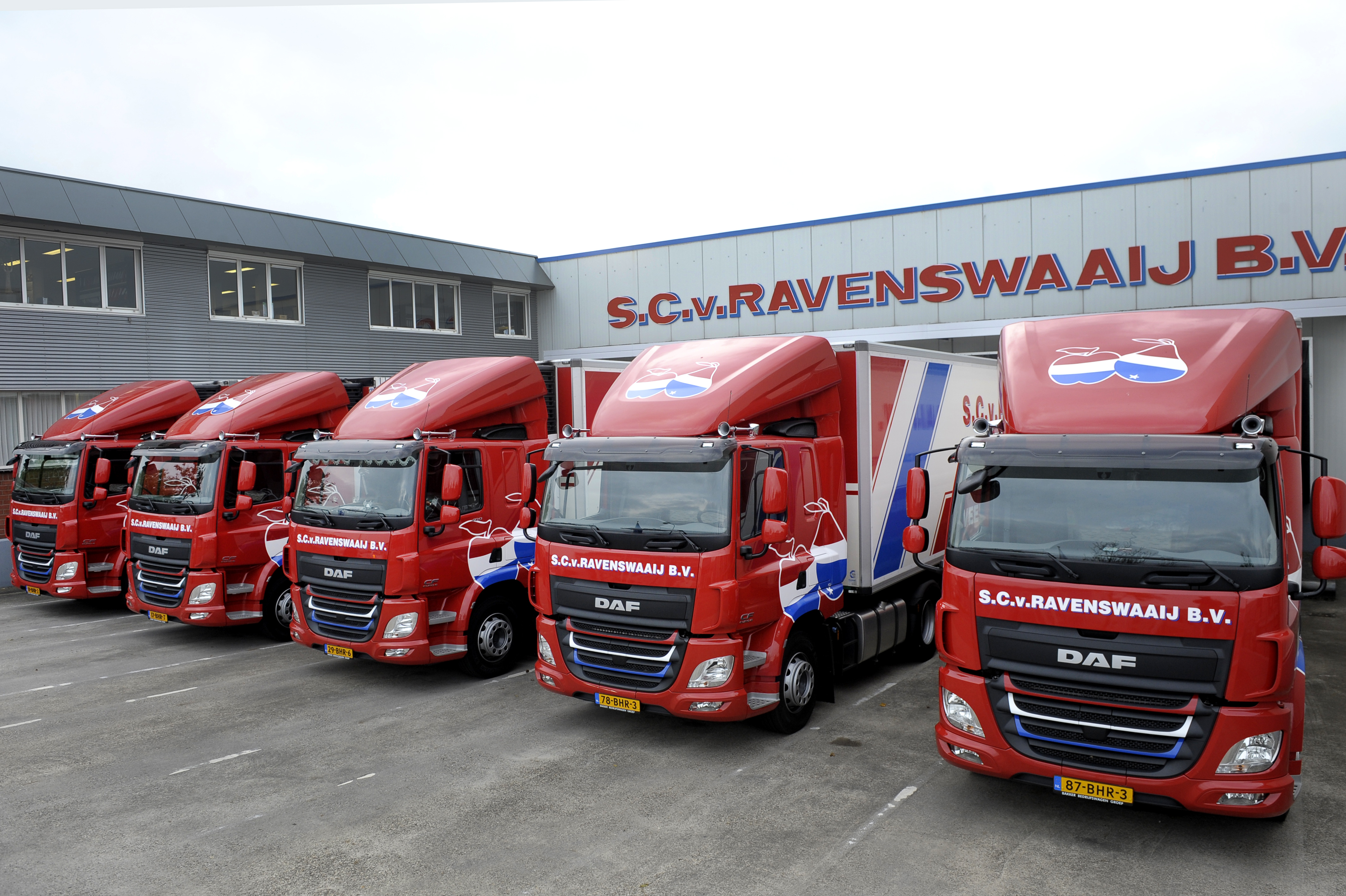 Vijf DAF trucks voor Van Ravenswaaij