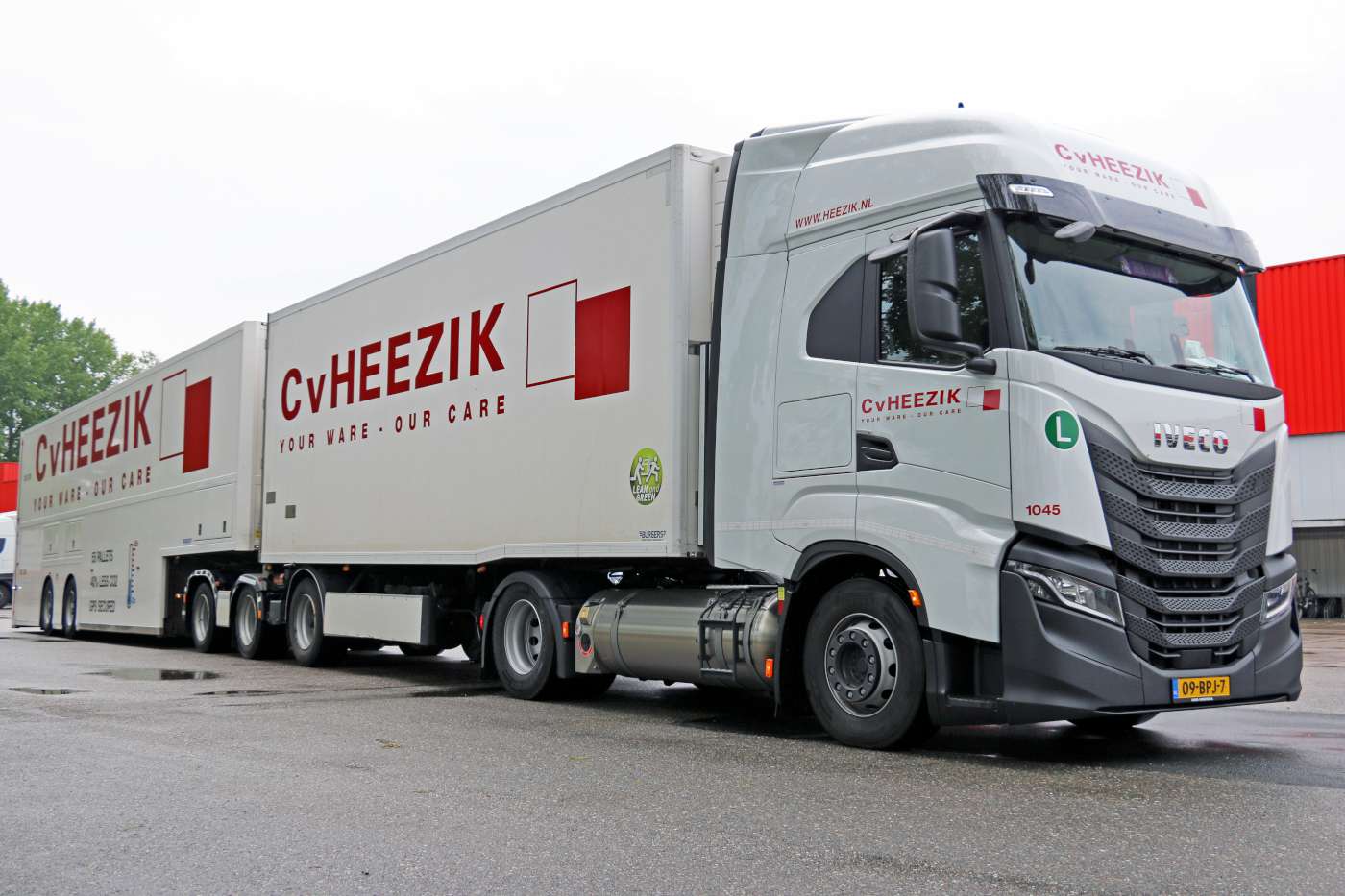 45 Iveco S-Way LNG Trucks Voor C. Van Heezik Transport