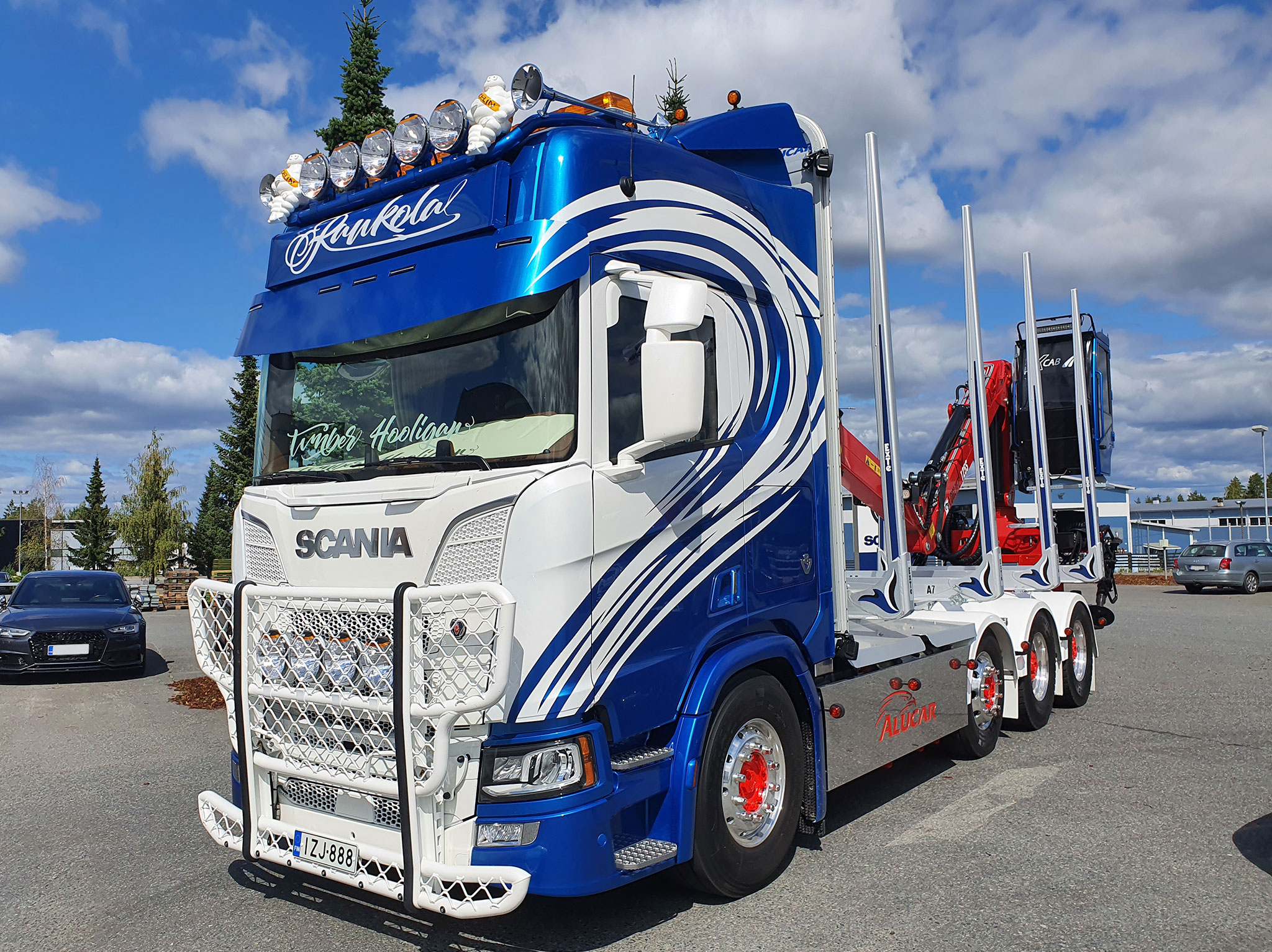 Scania R770 8x4 als Finse houtauto