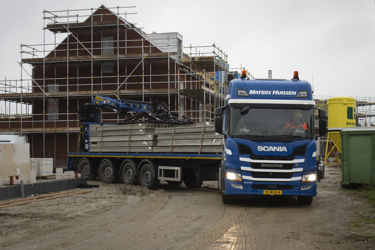 Maters Huissen neemt F.H. Peeters Montfort over