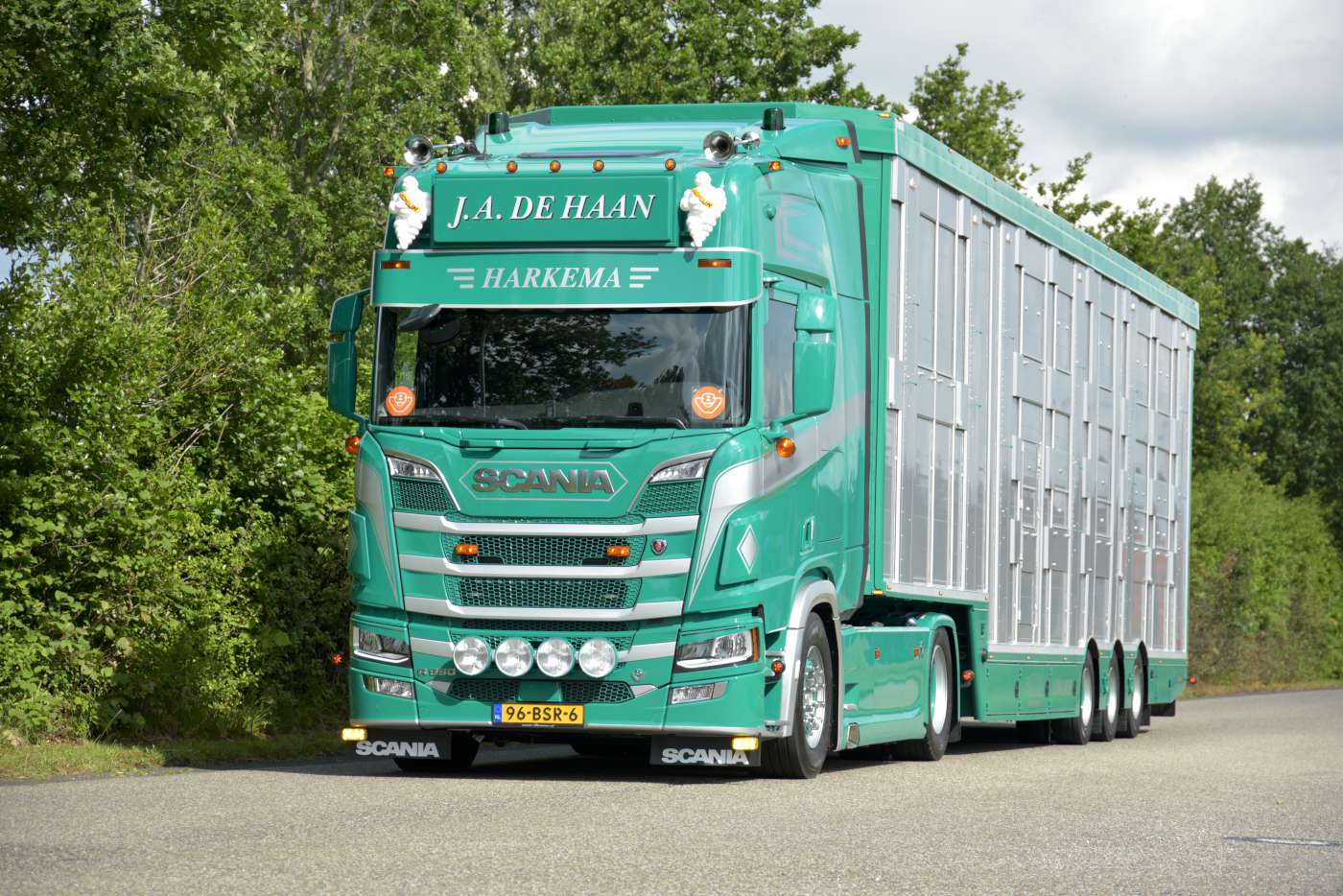 Scania R590 voor J.A. de Haan Harkema