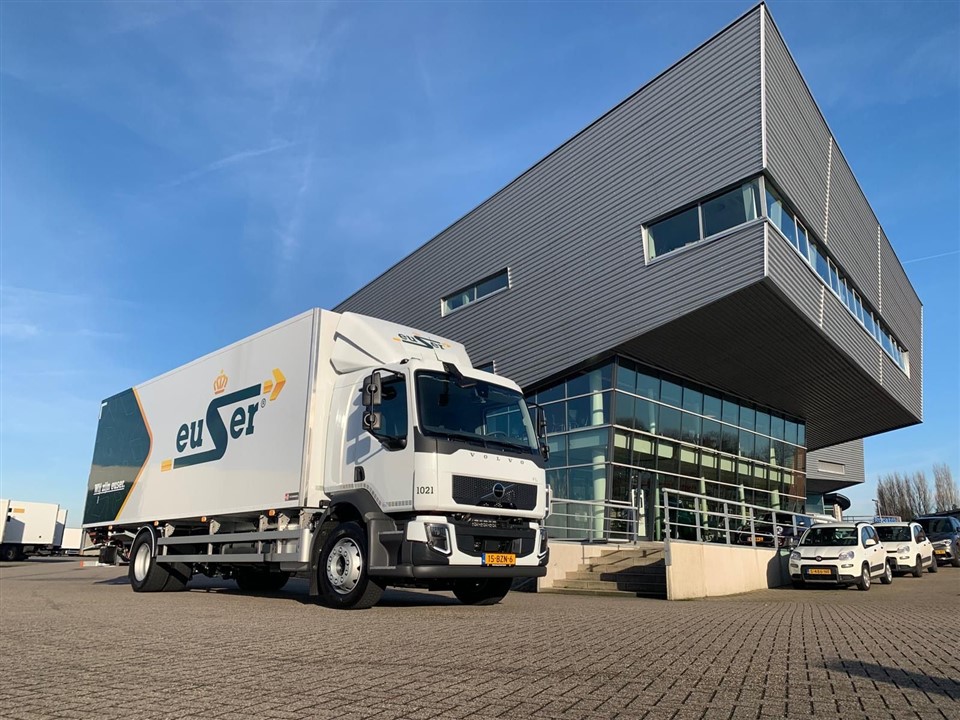 Vijftien Volvo FL bakwagens voor Euser