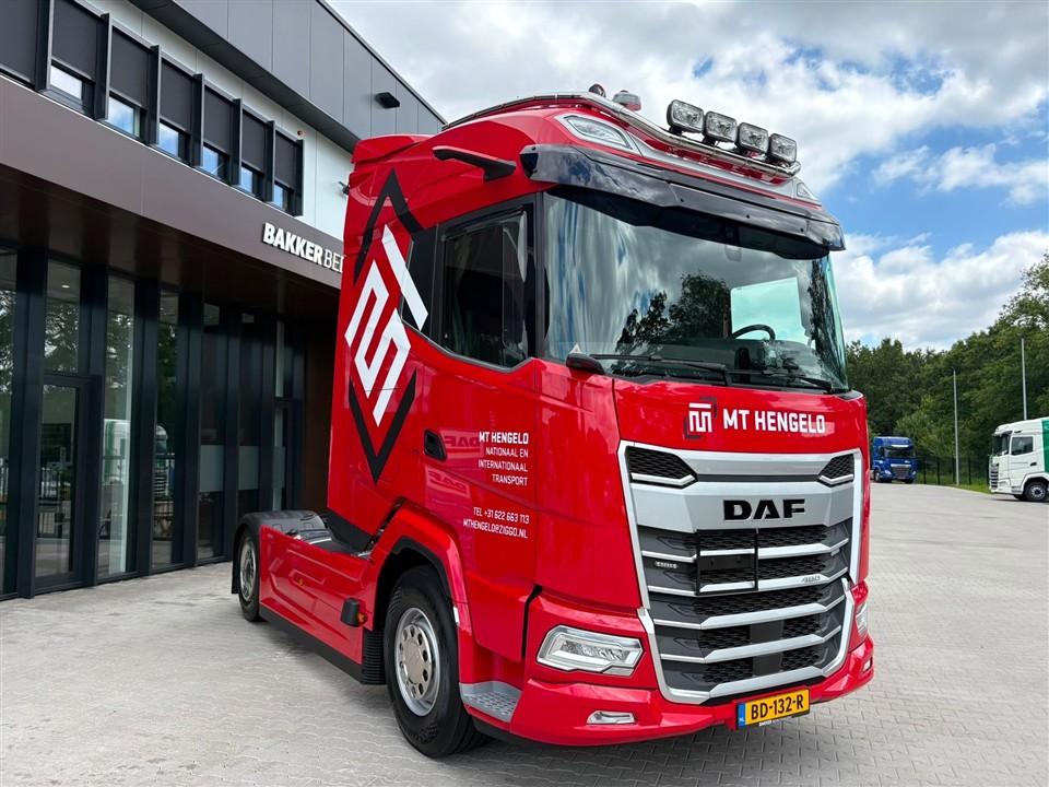 MT Hengelo ontspannen het weekend in met DAF