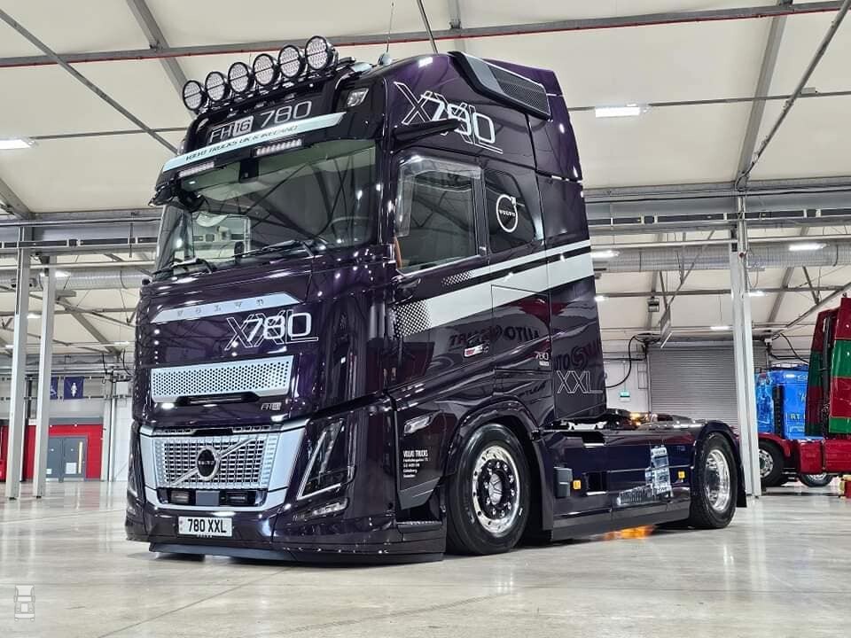 Volvo FH16 Aero 780 XXL voor Ralph Davies