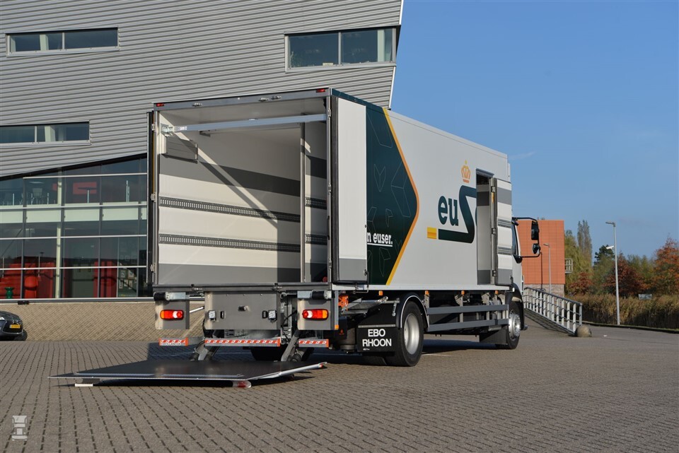 Vijftien Volvo FL bakwagens voor Euser