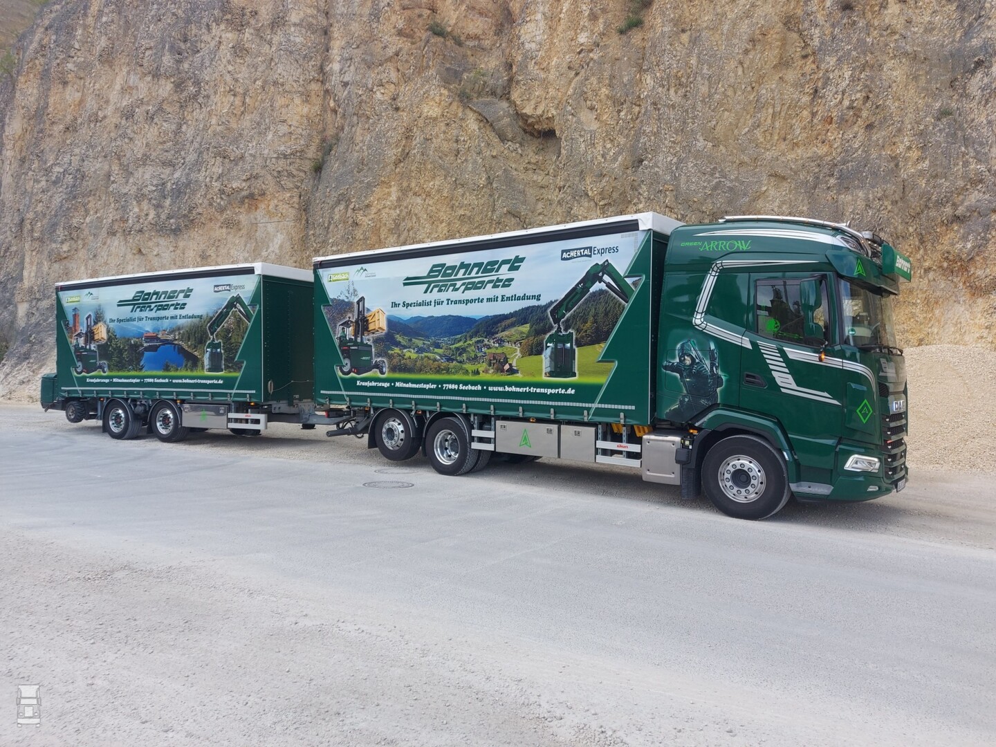DAF XG+ sin asiento copiloto, pero con amplia cocina con extractor de humos 10 30933 DAF%20XG%2B%20interieur%20met%20keuken