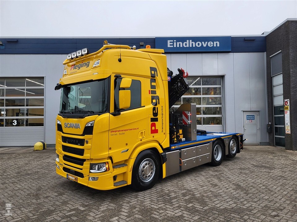 De beste service met een gele Scania