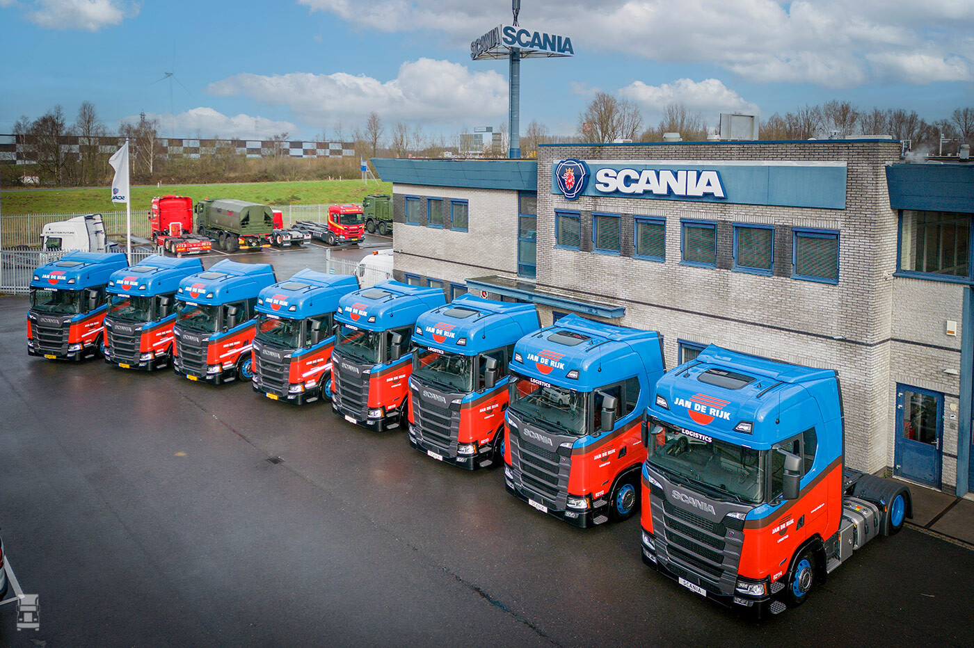 acht lage Scania trekkers voor Jan de Rijk