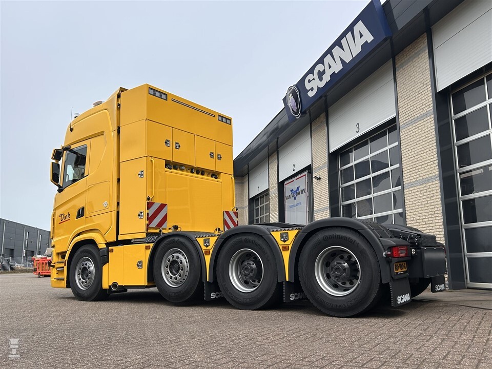 Gele Scania S660 om te slopen