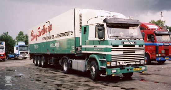 Scania_35_R113_VF-67-HY_met_oplegger_1_wagen_van_Jan_Gaasbeek__1990.-1400.jpg