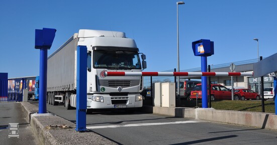 Bosch_Truck_parking_Calais.jpg Bosch_Truck_parking_Calais.jpg
