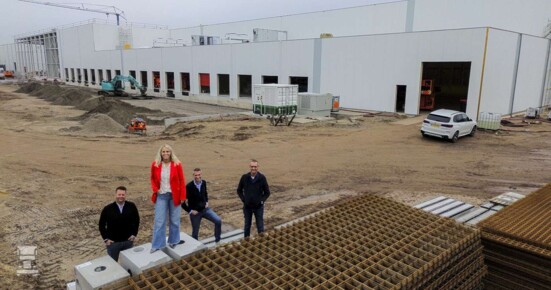 Bakker Transport & Warehousing (2)-1400 Bakker Transport & Warehousing (2)-1400