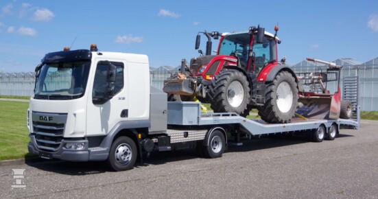 .XB-trekker met 10,5m semidieplader 716 lv 5-1400 .XB-trekker met 10,5m semidieplader 716 lv 5-1400