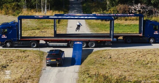 BIGtruck Red Bull Scania stunt 1 (960 x 643) BIGtruck Red Bull Scania stunt 1 (960 x 643)