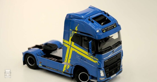 Volvoscale11400.jpg Volvoscale11400.jpg