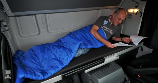 slapenintruck2-1400.jpg slapenintruck2-1400.jpg