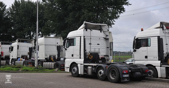 Weekendrust_trucks.jpg Weekendrust_trucks.jpg