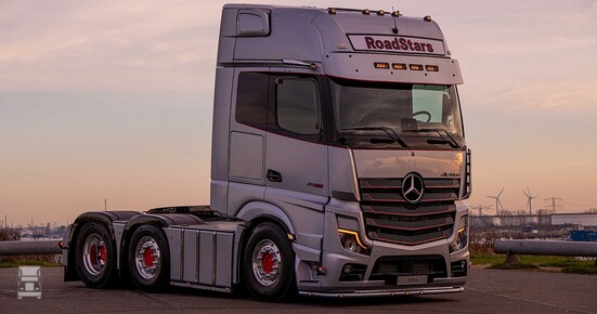 Actros_Powerliner_LR.jpg Actros_Powerliner_LR.jpg