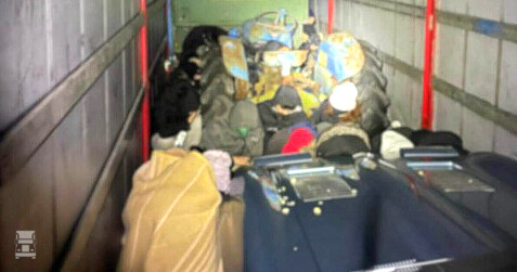 Immigranten in trailer hoek-van-holland-1 Immigranten in trailer hoek-van-holland-1