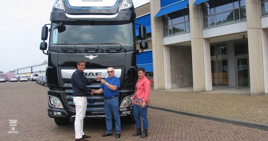 Hilda_en_Jan_Derk_Jongsma_ontvangen_sleutels_90th_anniversary_edtion.jpg Hilda_en_Jan_Derk_Jongsma_ontvangen_sleutels_90th_anniversary_edtion.jpg