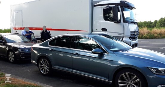 Politie-bekeurt-automobilisten.jpg Politie-bekeurt-automobilisten.jpg