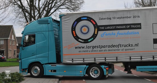 LargestParade1LR.jpg LargestParade1LR.jpg