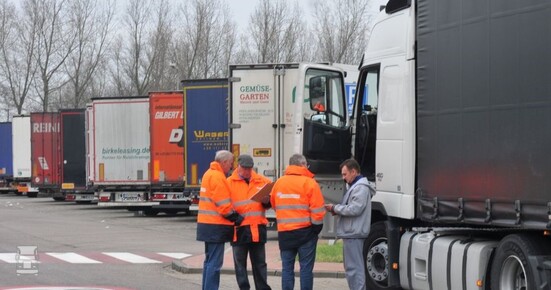 Chauffeur_controle_LR.jpg Chauffeur_controle_LR.jpg