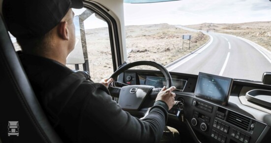 Volvo_FH_driver_LR.jpg Volvo_FH_driver_LR.jpg