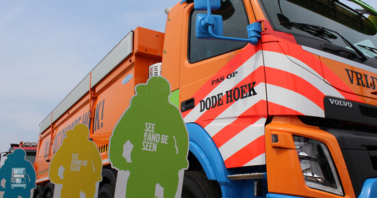 Volvo_FMX_Safety_Truck_2_lowres.jpg Volvo_FMX_Safety_Truck_2_lowres.jpg