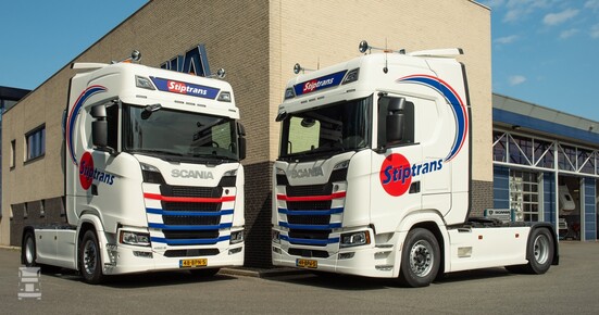 Stiptrans_Scania-1-pers-2020.jpg Stiptrans_Scania-1-pers-2020.jpg