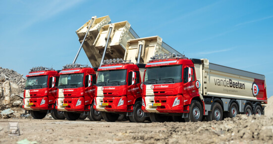 4x VOLVO 10x4 vd Beeten kip 2 4x VOLVO 10x4 vd Beeten kip 2