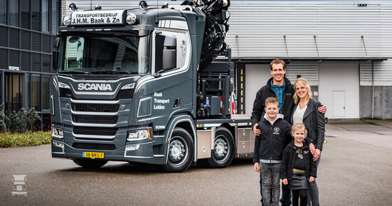 Baak_Scania-2-pers-2021.jpg Baak_Scania-2-pers-2021.jpg