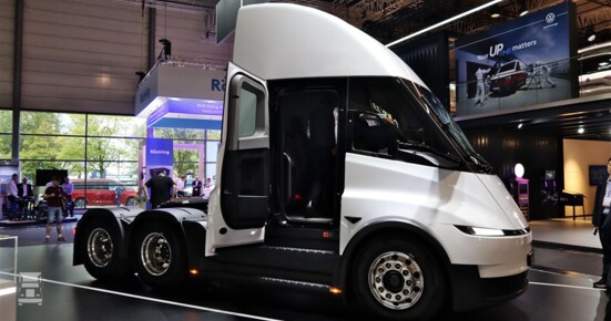Tesla Semi IAA 2026 1 (960 x 640)