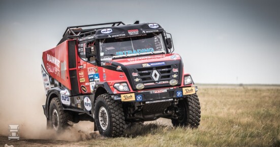 Mammoetdrenault.jpg Mammoetdrenault.jpg