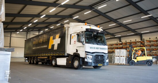 Van_de_Hoef-6-2_Medium.jpg Van_de_Hoef-6-2_Medium.jpg