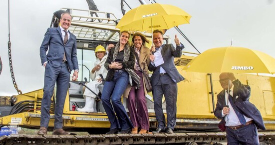 Jumbo-Eerste-paal-geslagen-van-DC-Nieuwegein-02-1400.jpg Jumbo-Eerste-paal-geslagen-van-DC-Nieuwegein-02-1400.jpg