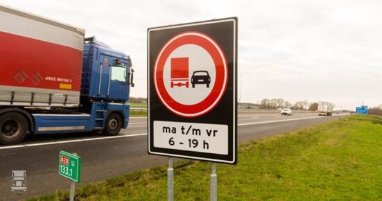 Inhaalverbodsbord.jpg.jpg Inhaalverbodsbord.jpg.jpg