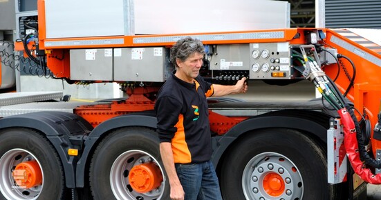 Nooteboom_new_46_EURO-PX_lowloader_chauff_LR.jpg Nooteboom_new_46_EURO-PX_lowloader_chauff_LR.jpg