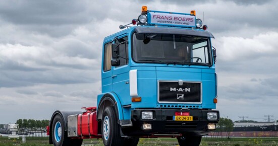 MAN V8 (4) MAN V8 (4)
