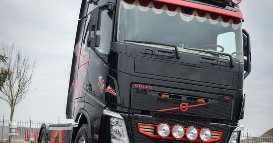 Van-OverveldVolvo-FH-4602LR.jpg