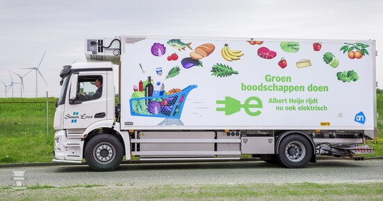 Simon-Loos_rijdt_eerste_e-trucks_voor_Albert-Heijn_02.jpg Simon-Loos_rijdt_eerste_e-trucks_voor_Albert-Heijn_02.jpg
