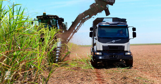 Zelfrijdende_Volvo-truck_op_Braziliaanse_suikerrietplantage_1_lowres.jpg Zelfrijdende_Volvo-truck_op_Braziliaanse_suikerrietplantage_1_lowres.jpg