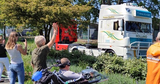 Robin1.jpg Robin1.jpg