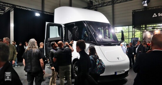 TeslaSemi3 (960 x 640)