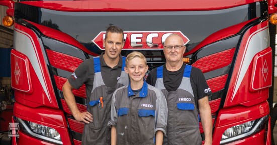 Drie generaties in de werkplaats Drie generaties in de werkplaats