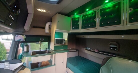 DAF XG+ interieur met keukenblok