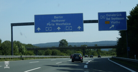 Autobahn_with_Berlinsign.jpg