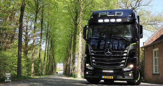 Actros_Silver_Star_LR.jpg Actros_Silver_Star_LR.jpg