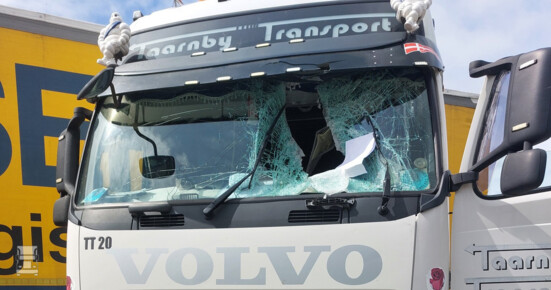 Wiel door de voorruit (122) Wiel door de voorruit (122)