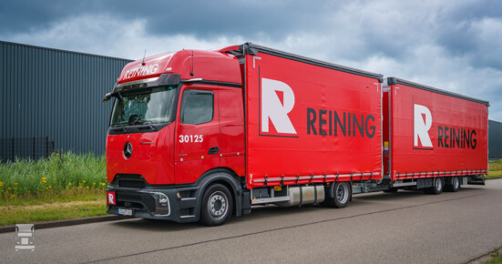 1920_reiningkiestvoor29nieuweactros-trucksvoorinternationaalvolumetransport-2 1920_reiningkiestvoor29nieuweactros-trucksvoorinternationaalvolumetransport-2